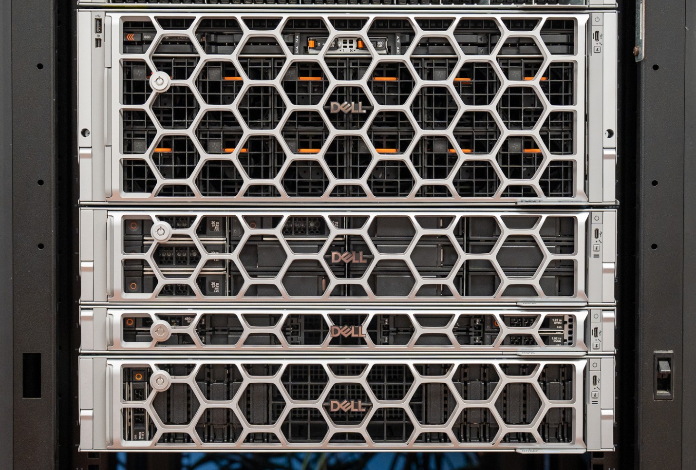 Dell PowerEdge R4715 with 17th gen servers