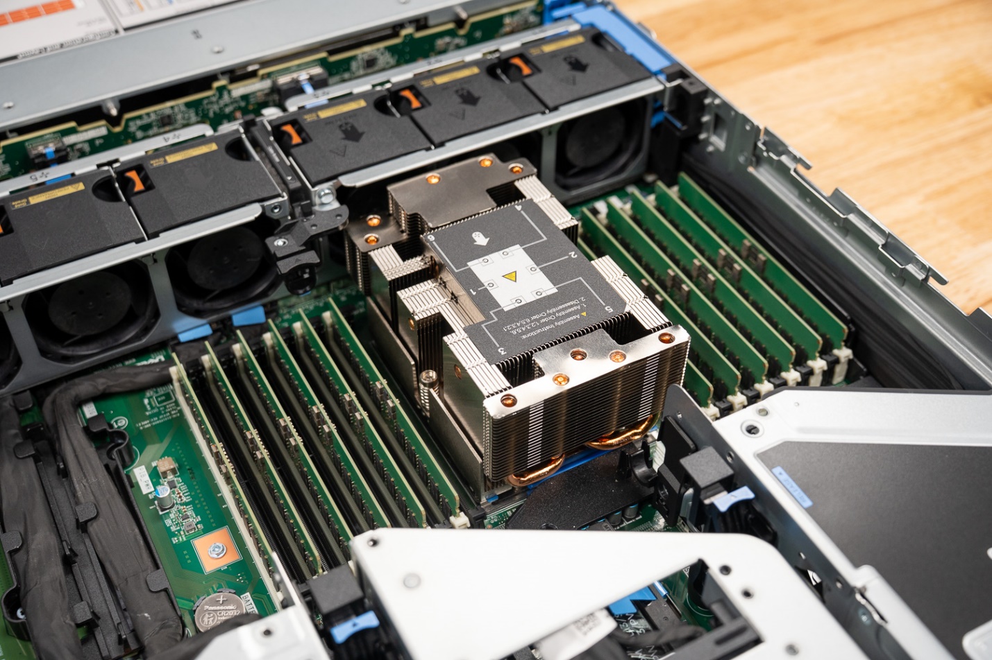 Dell PowerEdge R5715 heatsink and memory.