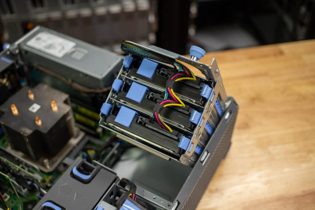 Dell PowerEdge T160 hard drives