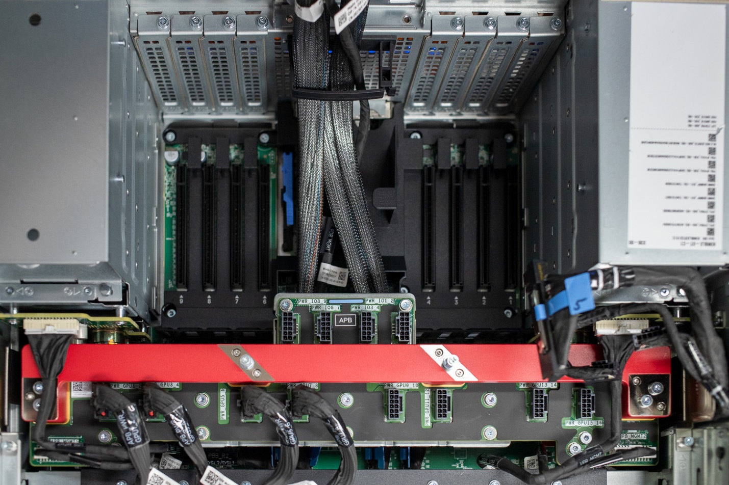 Dell PowerEdge XE7740 NIC PCIe Area