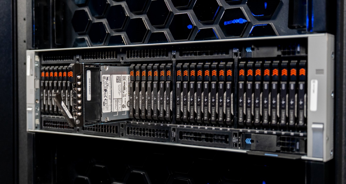 Dell PowerStore 9500 front bays with drive removed